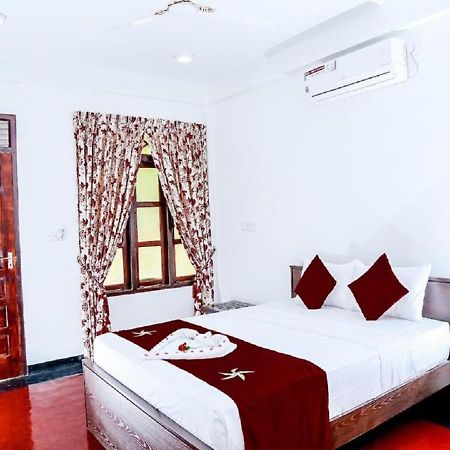 Crescent Sea Resort Нилавели Екстериор снимка