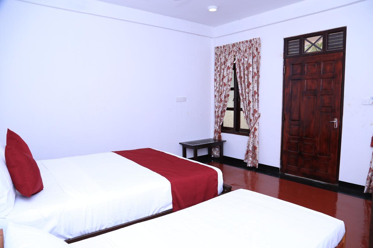 Crescent Sea Resort Нилавели Екстериор снимка