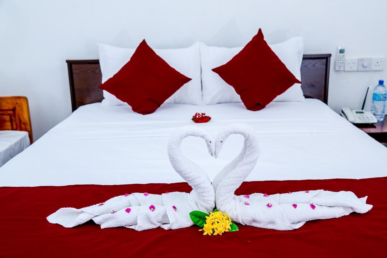 Crescent Sea Resort Нилавели Екстериор снимка