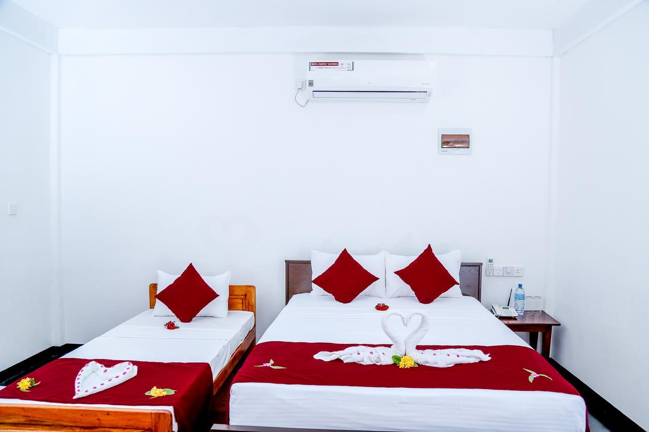Crescent Sea Resort Нилавели Екстериор снимка