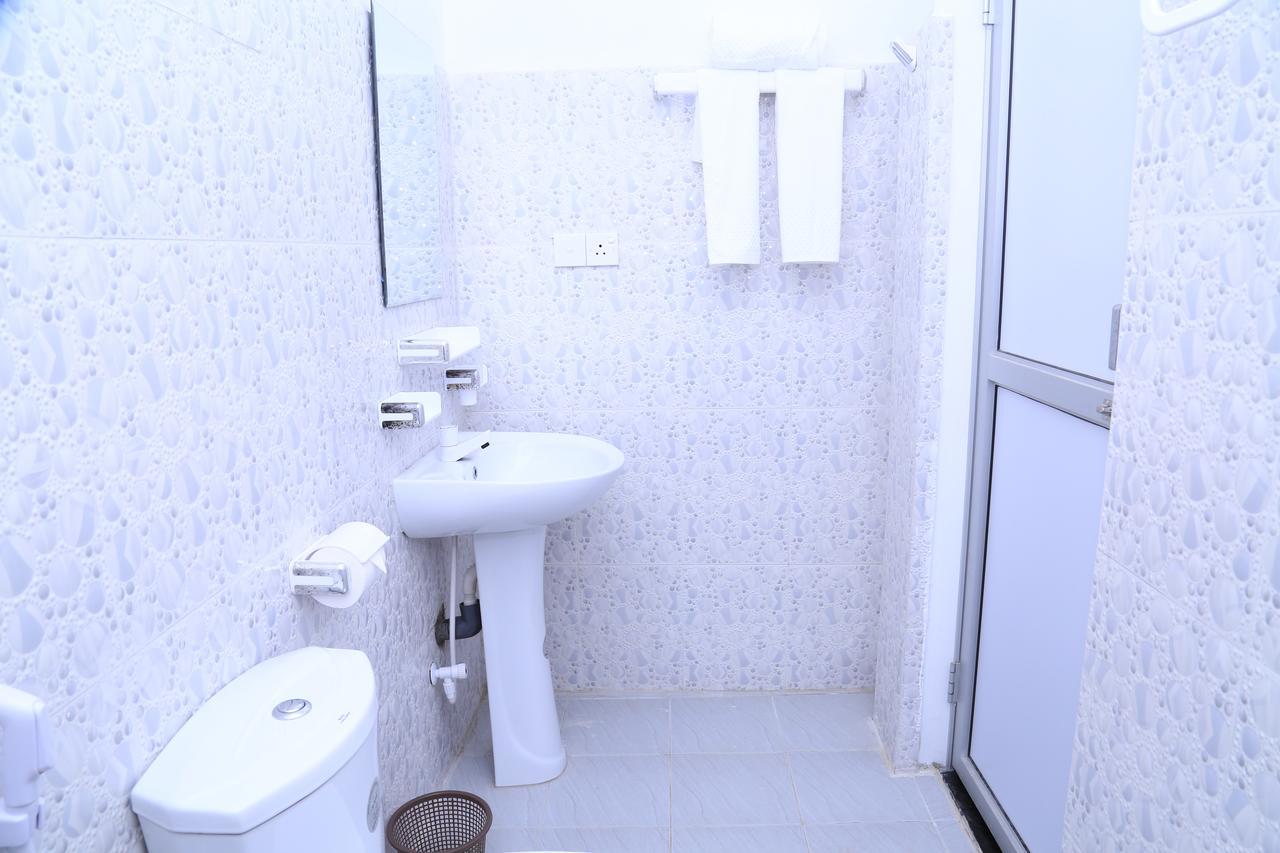 Crescent Sea Resort Нилавели Екстериор снимка