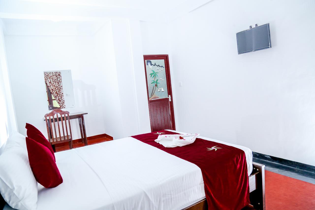 Crescent Sea Resort Нилавели Екстериор снимка