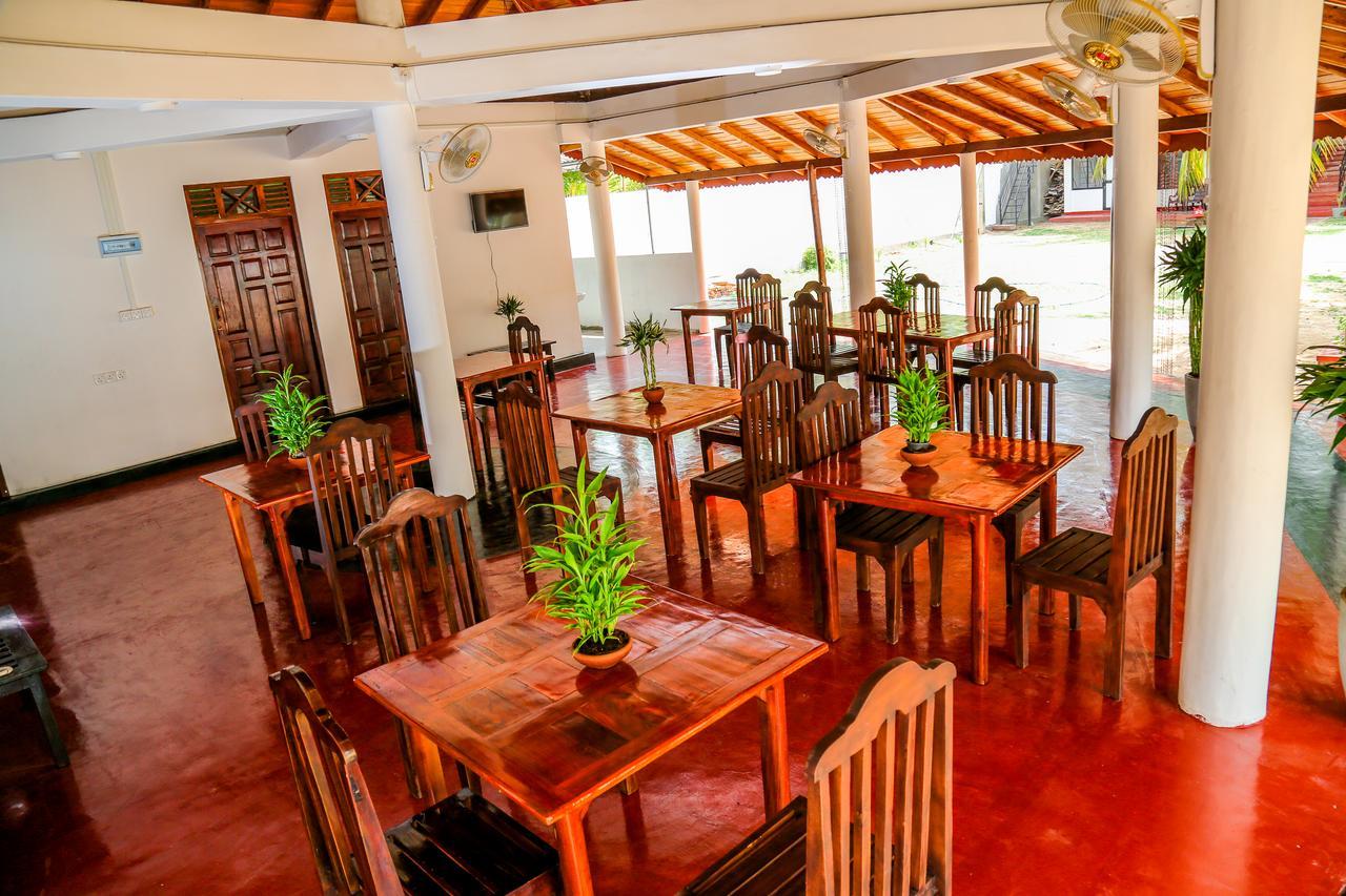 Crescent Sea Resort Нилавели Екстериор снимка