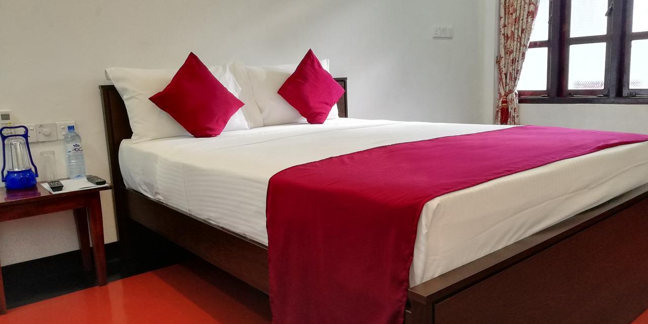 Crescent Sea Resort Нилавели Екстериор снимка
