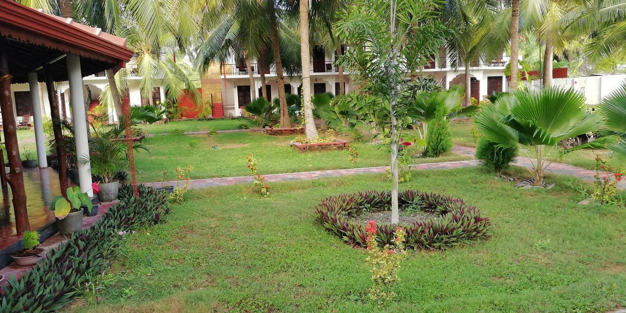 Crescent Sea Resort Нилавели Екстериор снимка
