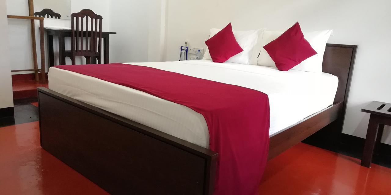 Crescent Sea Resort Нилавели Екстериор снимка
