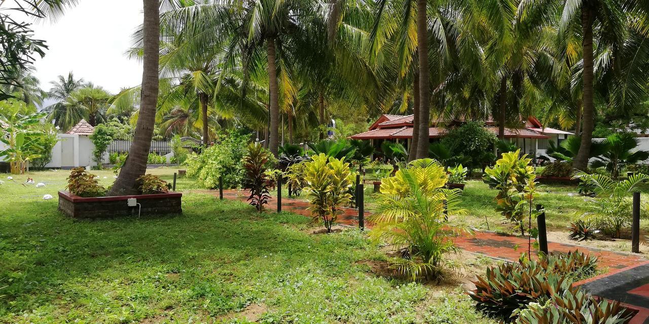 Crescent Sea Resort Нилавели Екстериор снимка