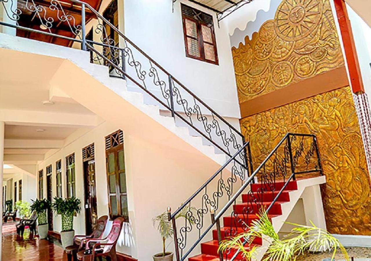 Crescent Sea Resort Нилавели Екстериор снимка