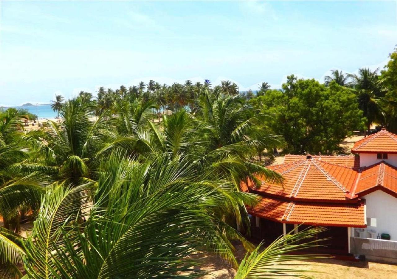 Crescent Sea Resort Нилавели Екстериор снимка