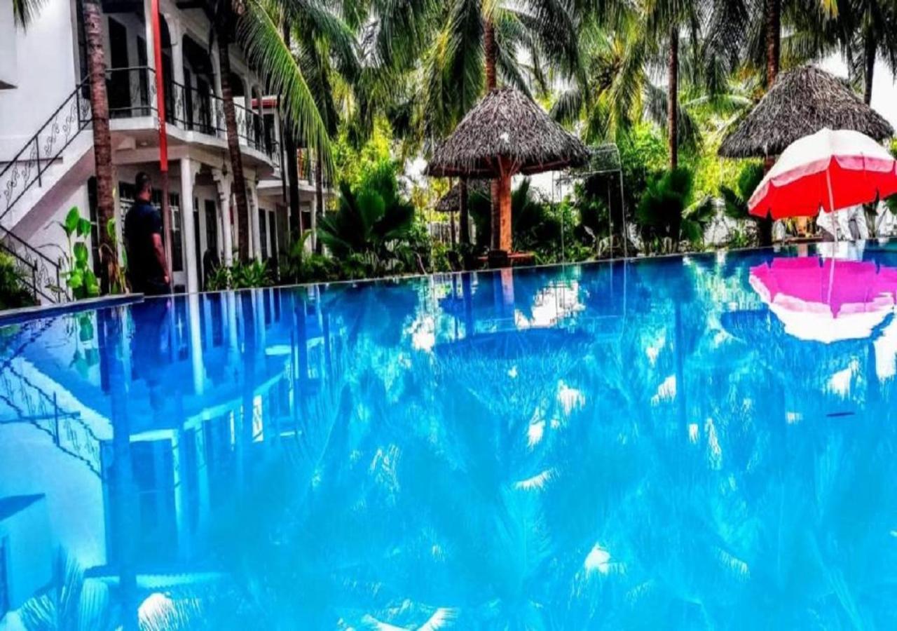 Crescent Sea Resort Нилавели Екстериор снимка