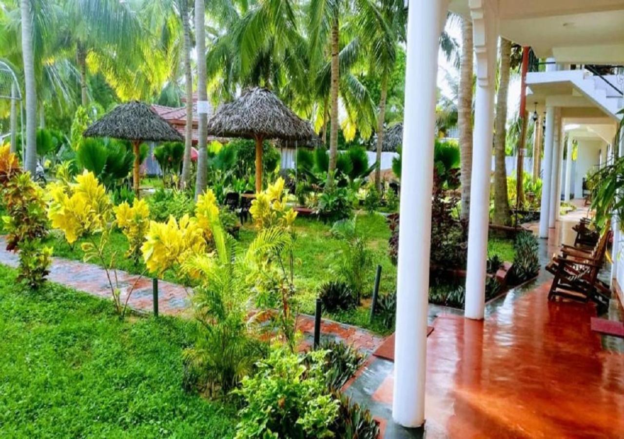 Crescent Sea Resort Нилавели Екстериор снимка